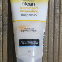 Neutrogena deep clean blackhead eliminating daily scrub review