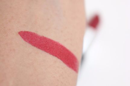 Oriflame The ONE Matte Lipstick Red Seduction Review Swatch 8