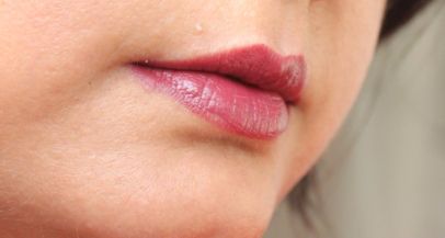 Oriflame The One Matte Lipstick Molten Mauve Review Swatch