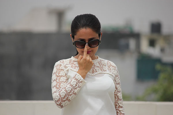 Outfit Of The Day-Off White Lace Top With Black Jeggings