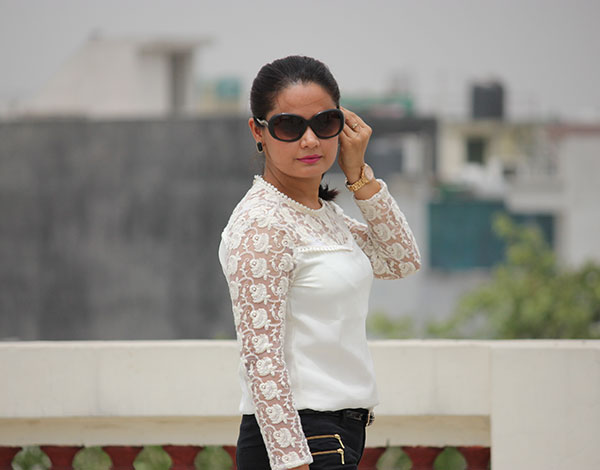 Outfit Of The Day-Off White Lace Top With Black Jeggings