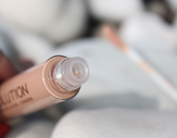 Makeup Revolution Focus And Fix Liquid Concealer Review Swatch