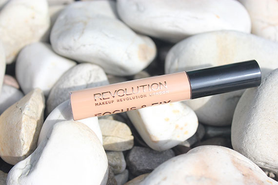 Makeup Revolution Focus And Fix Liquid Concealer Review Swatch