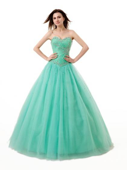 Redefine Your Style This Prom With Gorgeous Dresses