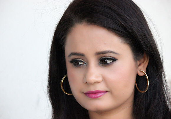 Indian Festival Makeup Look #4- Golden Eyes With Violet Lips