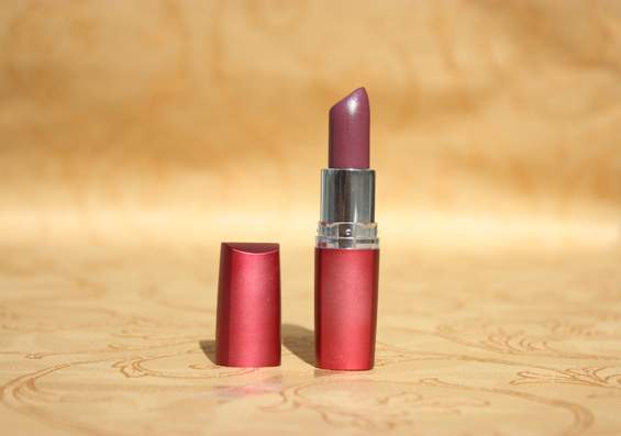 Maybelline Colorsensational Moisture Extreme Lipstick Forever Plum Review Swatches