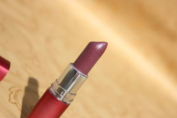 Maybelline Colorsensational Moisture Extreme Lipstick Forever Plum Review Swatches