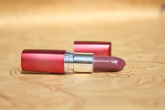 Maybelline Colorsensational Moisture Extreme Lipstick Forever Plum Review Swatches
