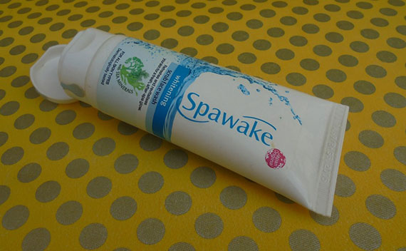 Spawake Whitening Scrub Face Wash Review