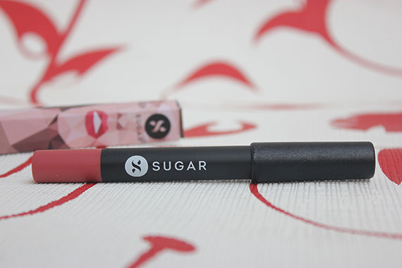 Sugar Cosmetics Matte As Hell Crayon Lipstick Shade Holly Golightly Review Swatch FOTD (5)