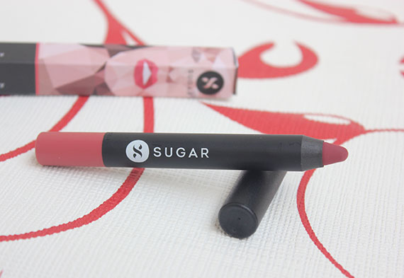 Sugar Cosmetics Matte As Hell Crayon Lipstick Shade Holly Golightly Review Swatch FOTD (6)