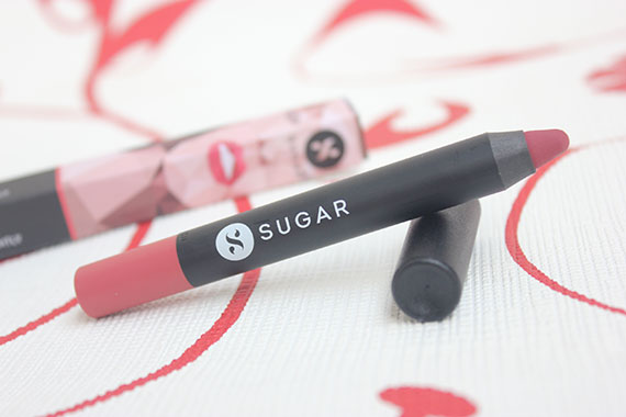 Sugar Cosmetics Matte As Hell Crayon Lipstick Shade Holly Golightly Review Swatch FOTD (7)