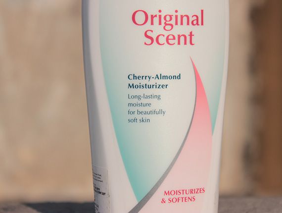 Jergens Original Scent Cherry Almond Moisturizer Review (2)