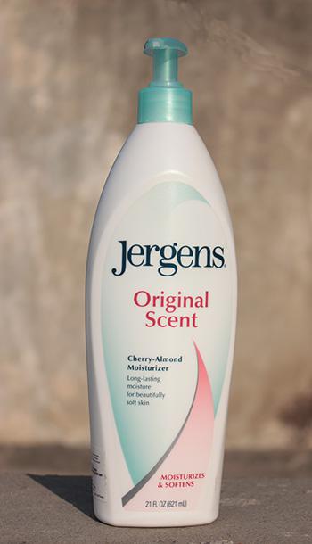 Jergens Original Scent Cherry Almond Moisturizer Review (4)