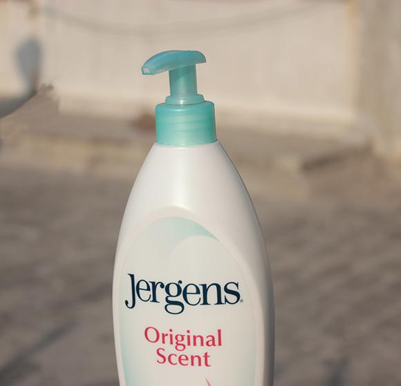 Jergens Original Scent Cherry Almond Moisturizer Review (5)