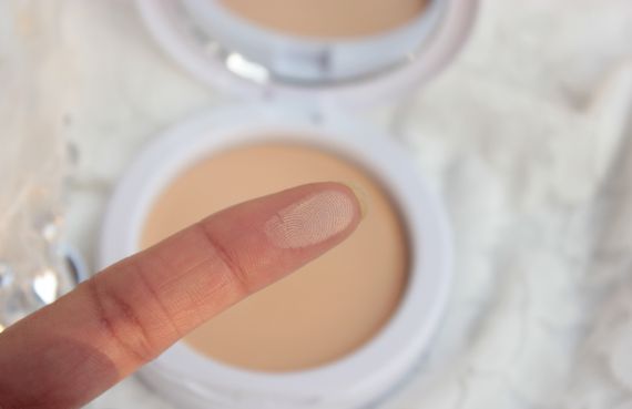 Maybelline White Superfresh Compact Powder-Shell Review (2)