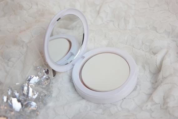 Maybelline White Superfresh Compact Powder-Shell Review (6)