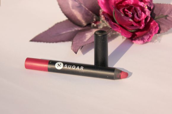 Sugar Cosmetics Matte As Hell Crayon Lipstick Poison Ivy Review Swatches FOTD (4)