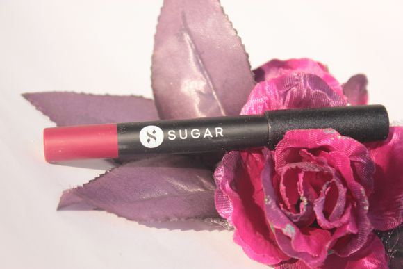 Sugar Cosmetics Matte As Hell Crayon Lipstick Poison Ivy Review Swatches FOTD (6)