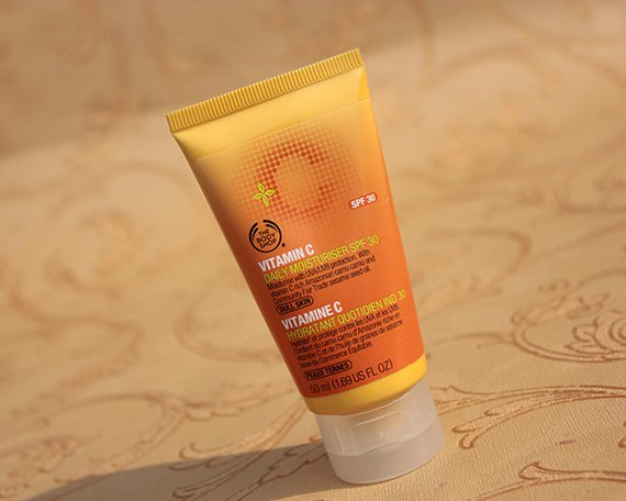 The Body Shop Vitamin C Daily Moisturiser SPF 30 Review (6)