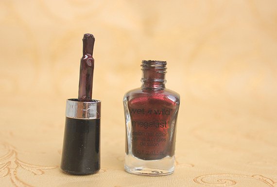 Wet n Wild Megalast Salon Nail Color Under Your Spell 216B Review Swatches