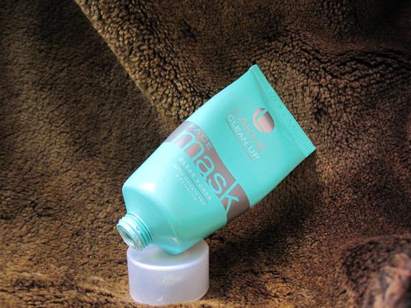 Lakme Clean Up Clear Pores Face Mask Review (1)