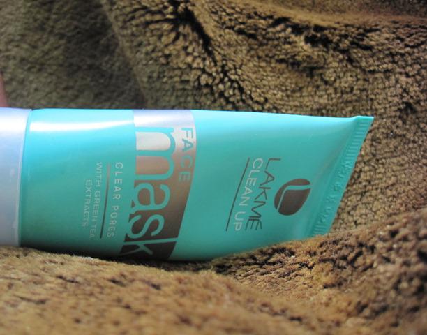 Lakme Clean Up Clear Pores Face Mask Review (5)