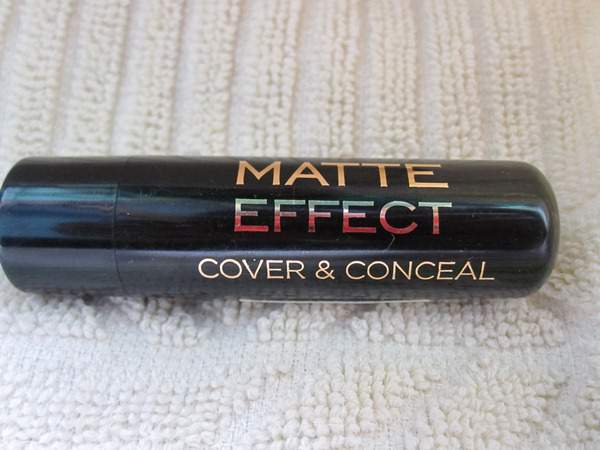 Makeup Revolution London The Matte Effect Cover And Conceal MC 12 Darkest Review (3)