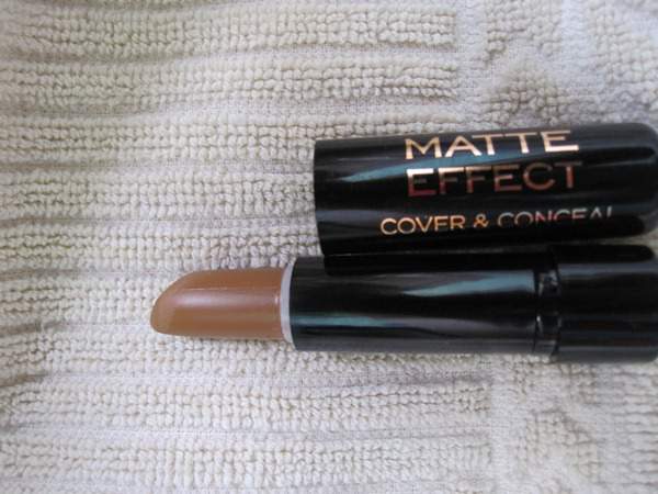 Makeup Revolution London The Matte Effect Cover And Conceal MC 12 Darkest Review (5)