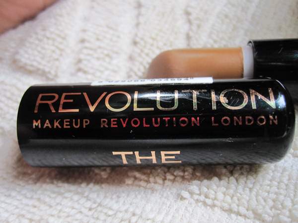Makeup Revolution London The Matte Effect Cover And Conceal MC 12 Darkest Review (8)