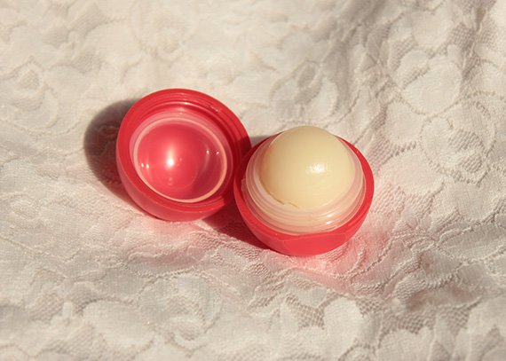 Organic Harvest Organic Lips Strawberry Lip Balm Review (3)