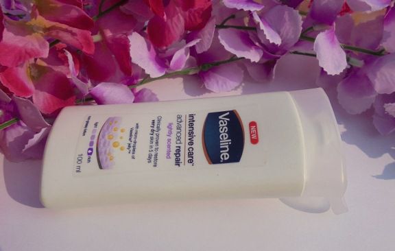 Vaseline Intensive Care Advanced Repair Body Lotion Review (3)