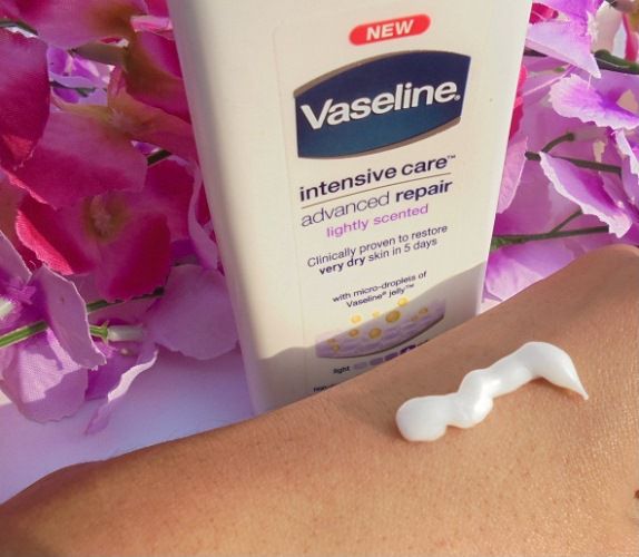 Vaseline Intensive Care Advanced Repair Body Lotion Review (4)
