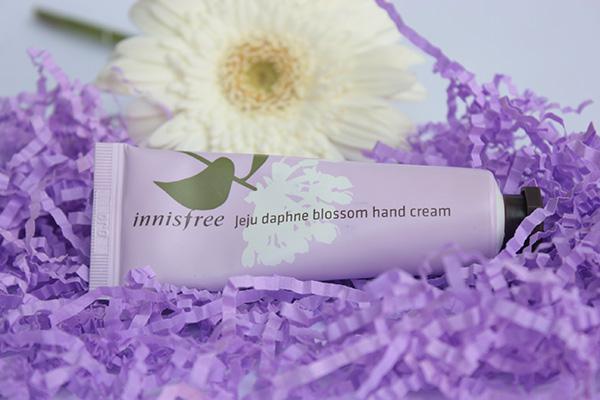 Innisfree Jeju Daphne Blossom Hand Cream Review (3)