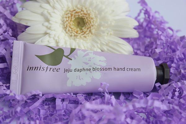 Innisfree Jeju Daphne Blossom Hand Cream Review (8)