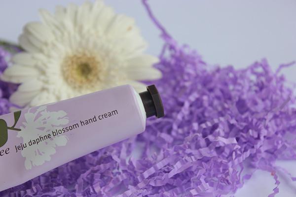 Innisfree Jeju Daphne Blossom Hand Cream Review (9)