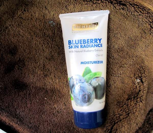 Richfeel Blueberry Skin Radiance CTM Kit-Cleanser Toner Moisturizer Review (4)