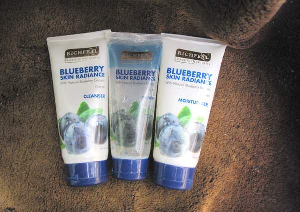 Richfeel Blueberry Skin Radiance CTM Kit-Cleanser Toner Moisturizer Review(10)