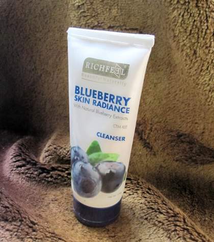 Richfeel Blueberry Skin Radiance CTM Kit-Cleanser Toner Moisturizer Review(6)