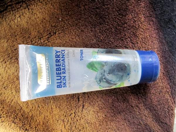Richfeel Blueberry Skin Radiance CTM Kit-Cleanser Toner Moisturizer Review(8)