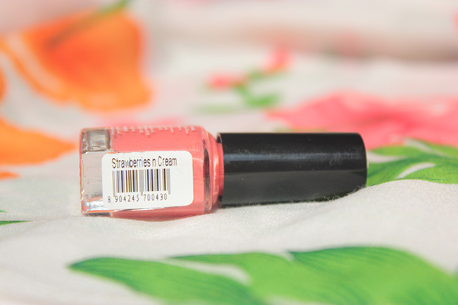 Nykaa Nail Polish Strawberries n Cream Review Swatch (2)