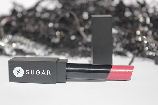 Sugar Cosmetics It’s A Pout Time! Vivid Lipstick Breaking Bare Review Swatch FOTD (8)