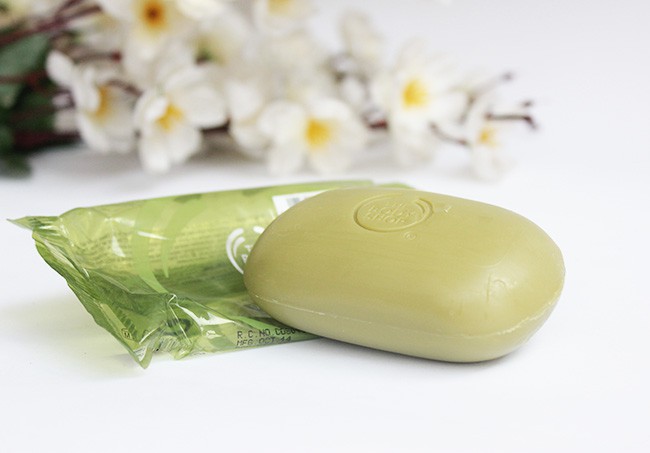The Body Shop Olive Soap Review (5)