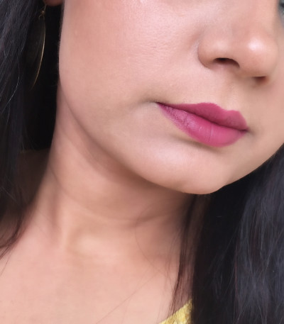 Sugar Cosmetics It’s A Pout Time! Vivid Lipstick Breaking Bare Review Swatch FOTD