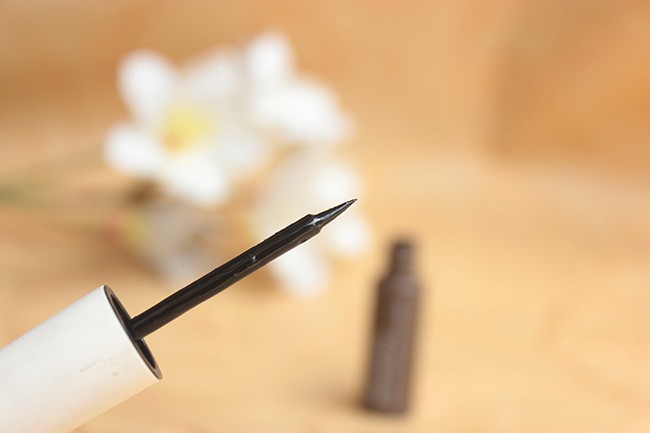 Innisfree Eco Lasting Eyeliner Review (3)