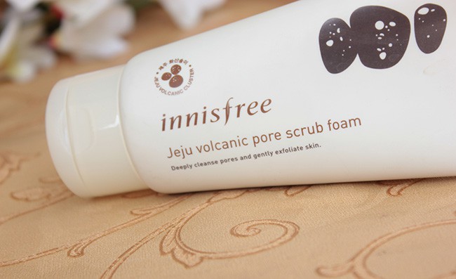 Innisfree Jeju Volcanic Pore Scrub Foam Review (4)