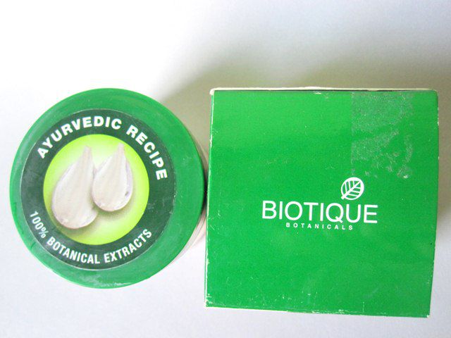 Biotique Bio Milk Protein Whitening & Rejuvenating Face Pack Review (2)
