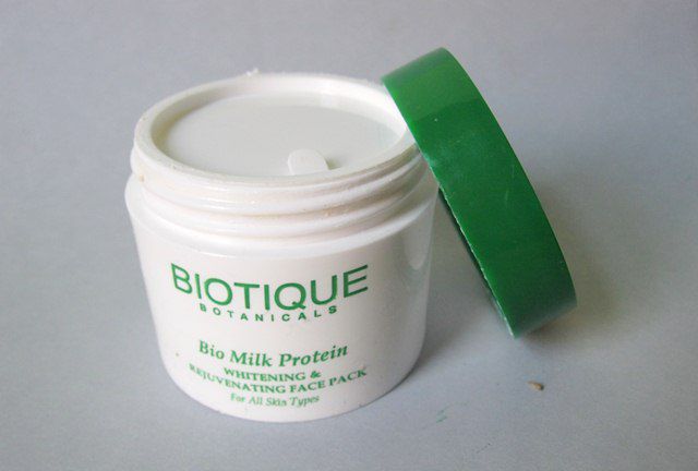Biotique Bio Milk Protein Whitening & Rejuvenating Face Pack Review (4)