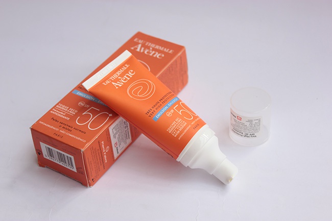 Eau Thermale Avene Very High Protection Emulsion SPF 50 Review (6)