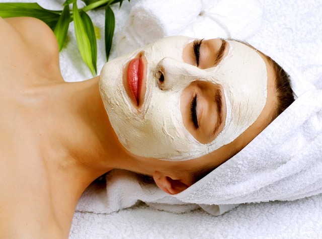 Homemade Multani Face Packs For Acne-Free Fair And Glowing Skin
